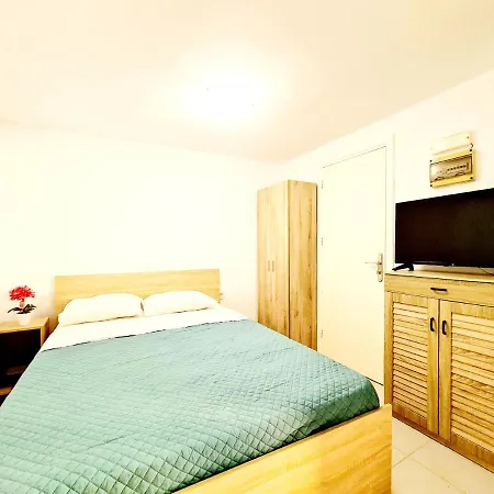 Piccolo Modern Old Town Daire