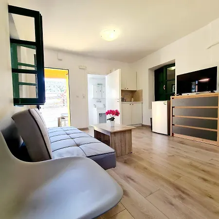 Piccolo Modern Old Town *